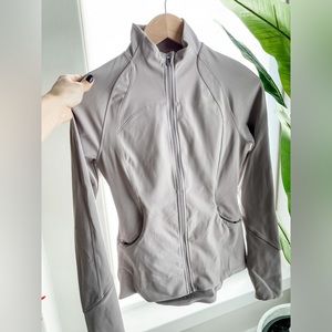 lululemon vintage full zip jacket (in chrome or iced iris?) size 4